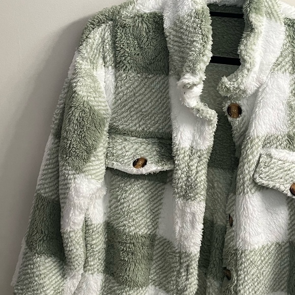 Fuzzy teddy plaid shacket - Picture 7 of 11